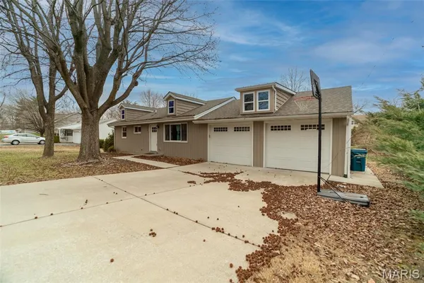 $1,995 | 204 Hillsdale Drive, Ballwin, MO 63011