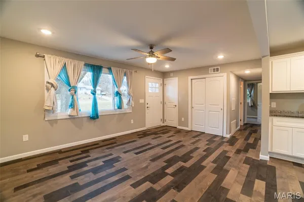 $1,995 | 204 Hillsdale Drive, Ballwin, MO 63011