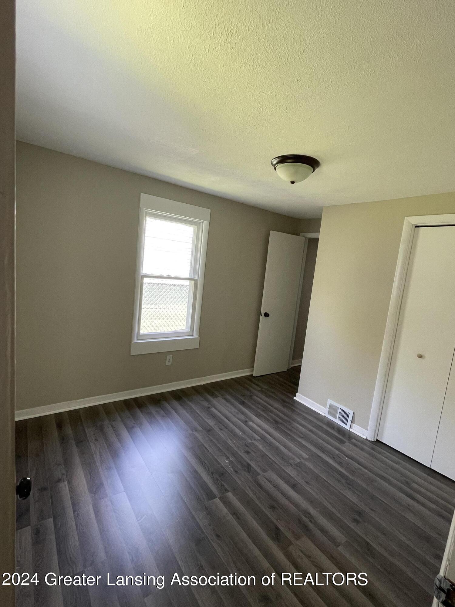 4918 Pleasant Grove Road Lansing, MI 48910 - Photo 10 of 12 20240715_131119782_0.0