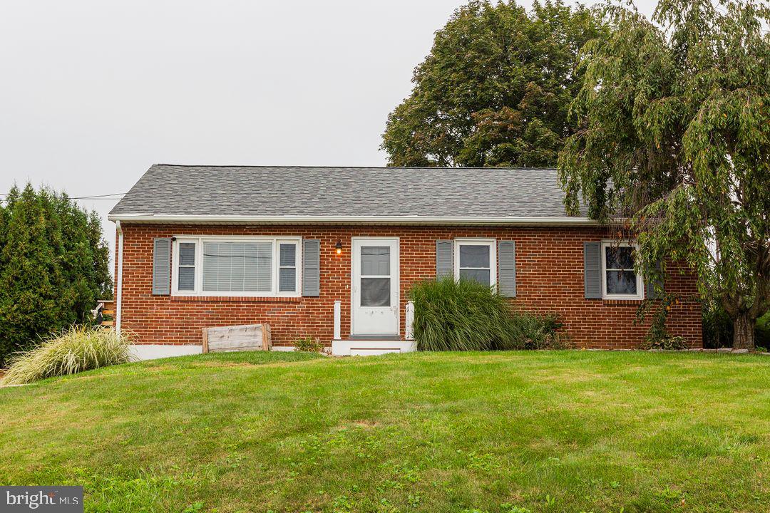 42 Harvest Road Lancaster, PA 17602 - Photo 1 of 37 Front of home