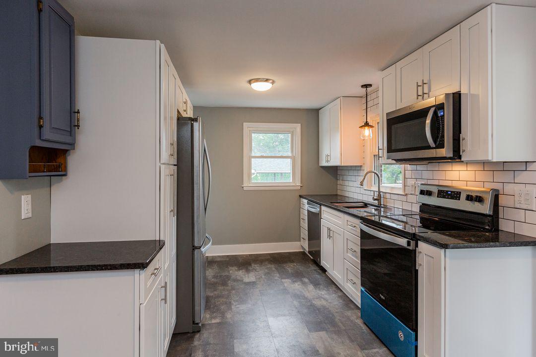 42 Harvest Road Lancaster, PA 17602 - Photo 11 of 37 Kitchen