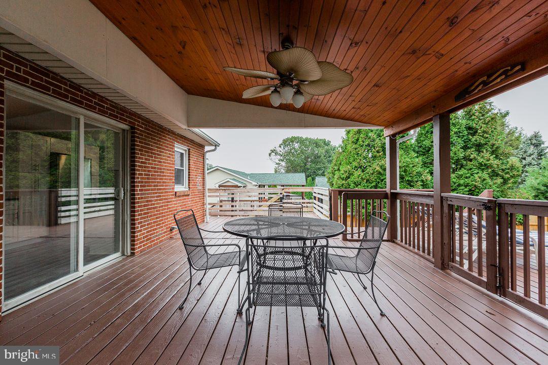 42 Harvest Road Lancaster, PA 17602 - Photo 27 of 37 Deck