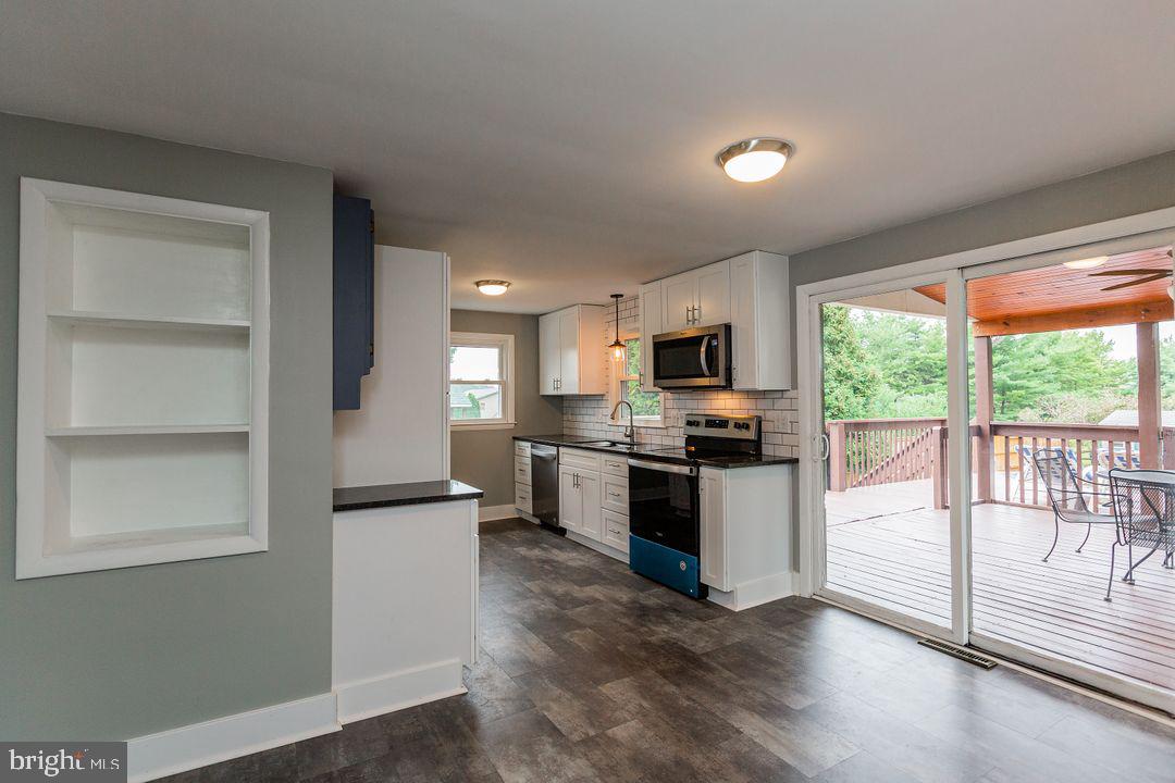 42 Harvest Road Lancaster, PA 17602 - Photo 10 of 37 Built ins