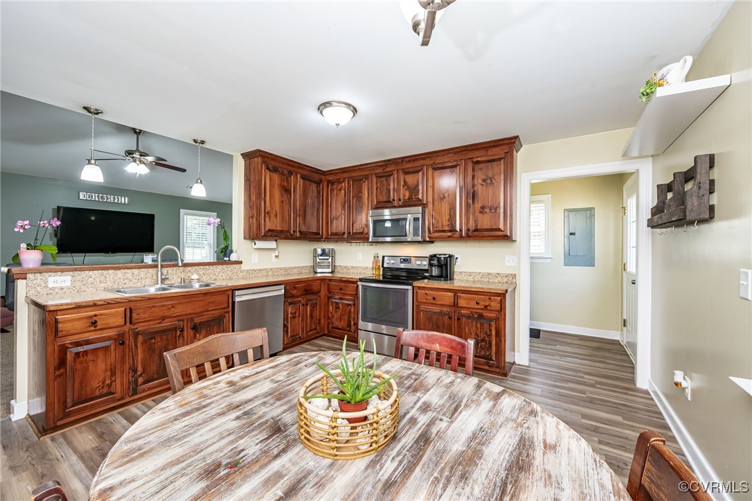 2118 Dorrell Road Aylett, VA 23009 - Photo 16 of 36 Kitchen featuring ceiling fan, appliances with sta