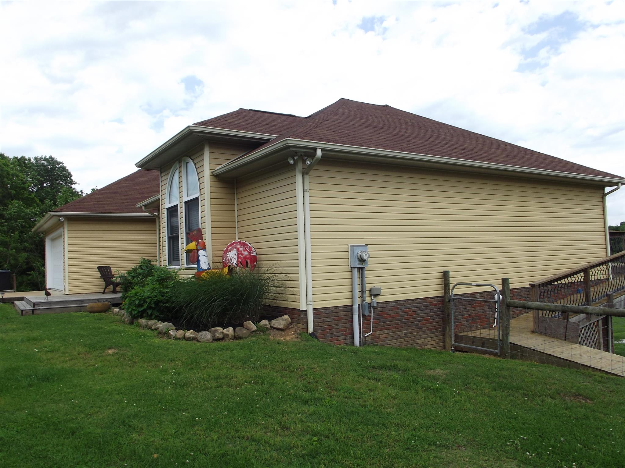 111 Medium Cemetery Road Petersburg, TN 37144 - Photo 2 of 30 Side view of home