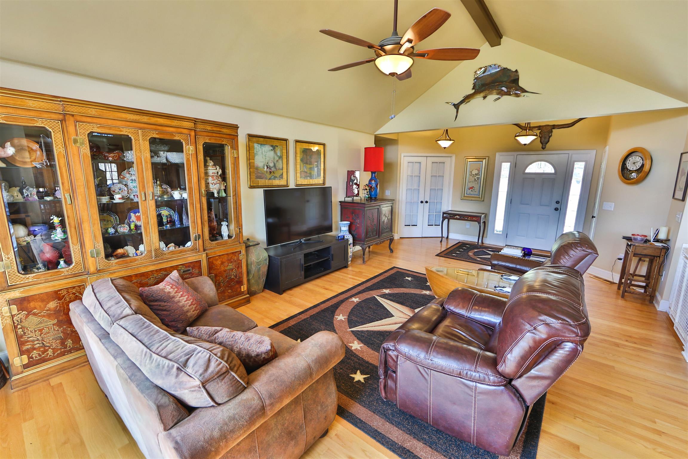 111 Medium Cemetery Road Petersburg, TN 37144 - Photo 14 of 30 Large spacious living room