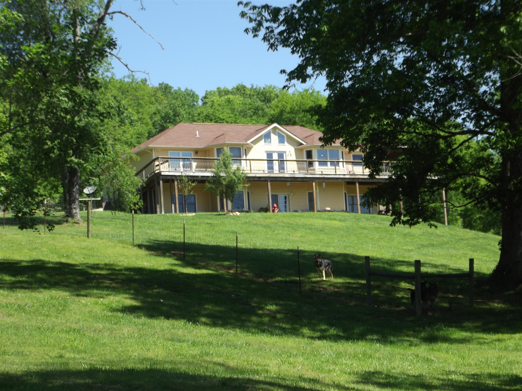 111 Medium Cemetery Road Petersburg, TN 37144 - Photo 3 of 30 Great space for entertaining or enjoying your morning coffee.