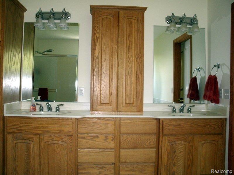 Master bath 2.JPG
