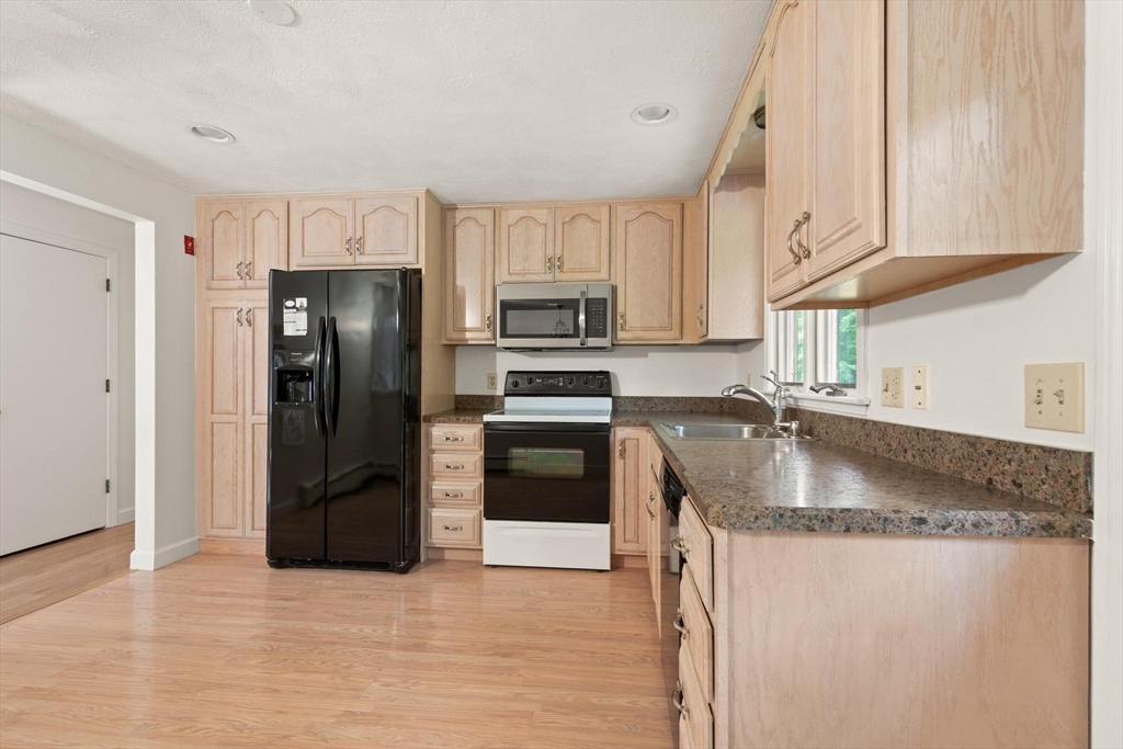 21 Clarke Street Sharon, MA 02067 - Photo 16 of 39