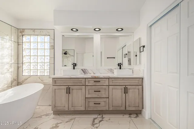 $659,900 | 1347 East Redwood Lane, Phoenix, AZ 85048