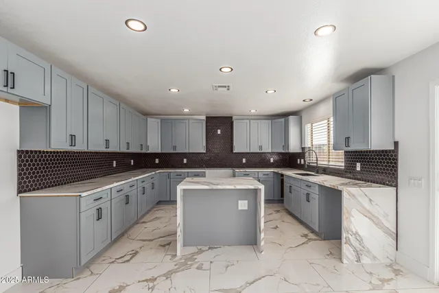 $659,900 | 1347 East Redwood Lane, Phoenix, AZ 85048