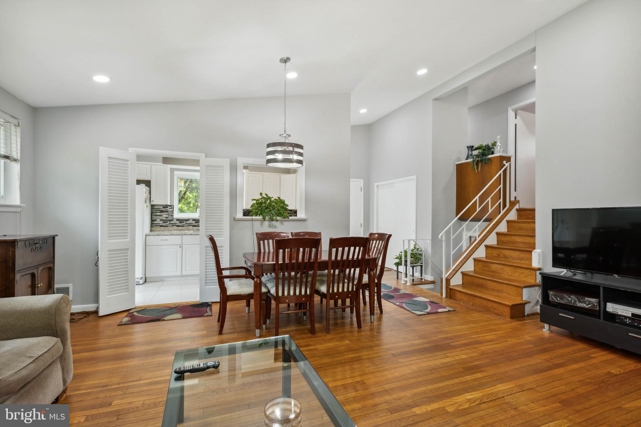 10038 Renfrew Road Silver Spring, MD 20901 - Photo 4 of 25