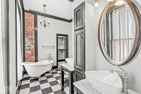 $750,000 | 331 North East Street, Indianapolis, IN 46202