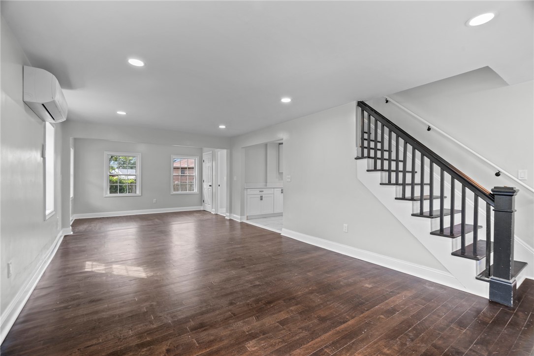 78 Viewesta Road Warwick, RI 02886 - Photo 4 of 29
