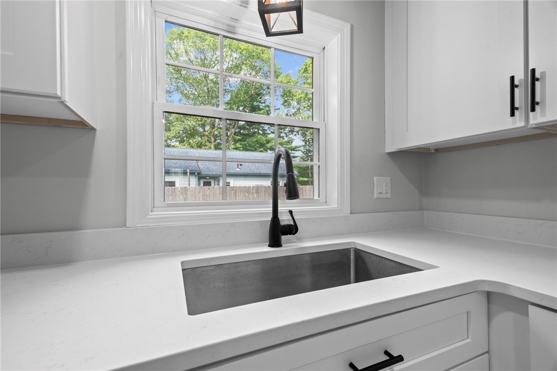 78 Viewesta Road Warwick, RI 02886 - Photo 10 of 29