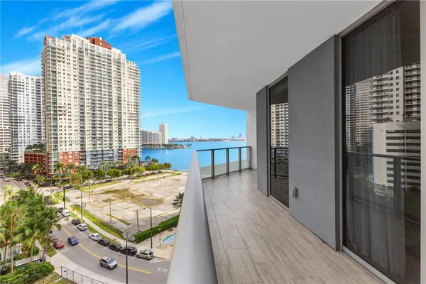 $4,300 | 1300 Brickell Bay Drive, Unit 1010, Miami, FL 33131