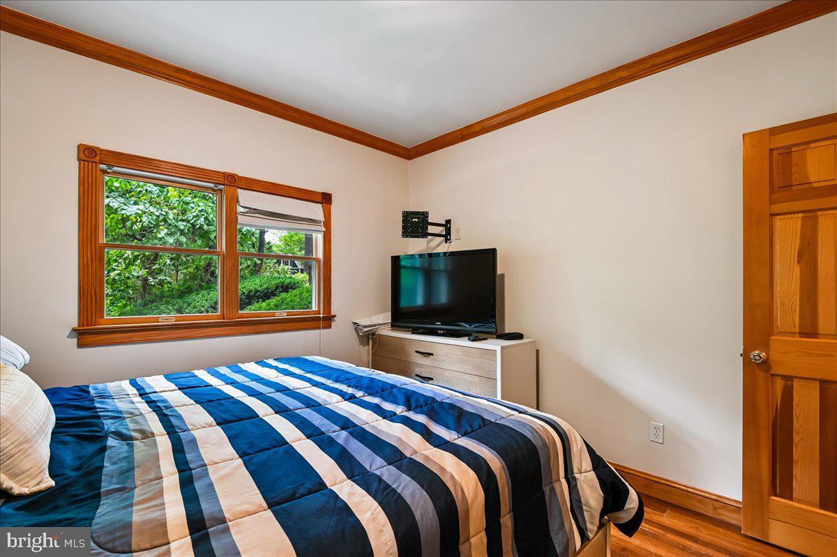 300 Magothy Bridge Road Pasadena, MD 21122 - Photo 106 of 117 Guest House Bedroom 1