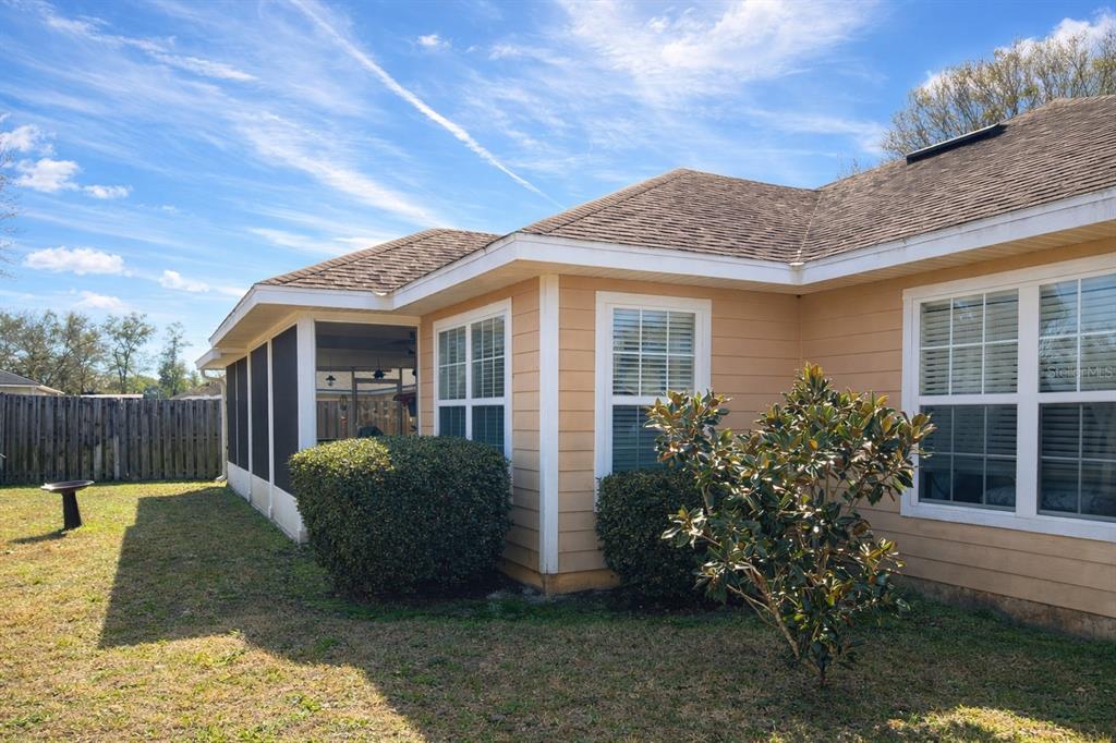 19430 Northwest 164th Road High Springs, FL 32643 - Photo 23 of 24 a view of a house with backyard and garden