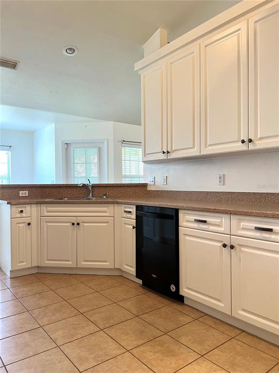 19430 Northwest 164th Road High Springs, FL 32643 - Photo 8 of 24 a kitchen with granite countertop white cabinets and white appliances