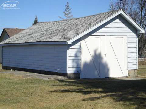 6499 East Atherton Road Burton, MI 48519 - Photo 14 of 21 20432884-13.JPG