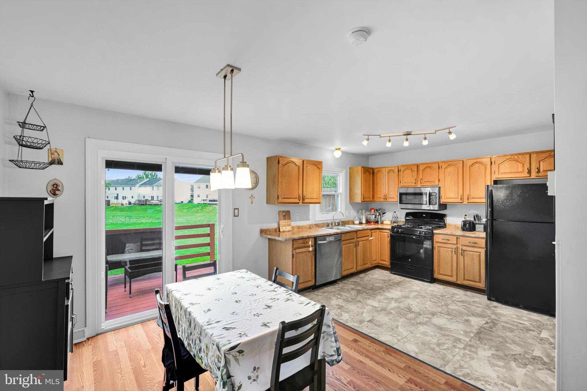 61 Brookfield Road Lititz, PA 17543 - Photo 11 of 32 Kitchen