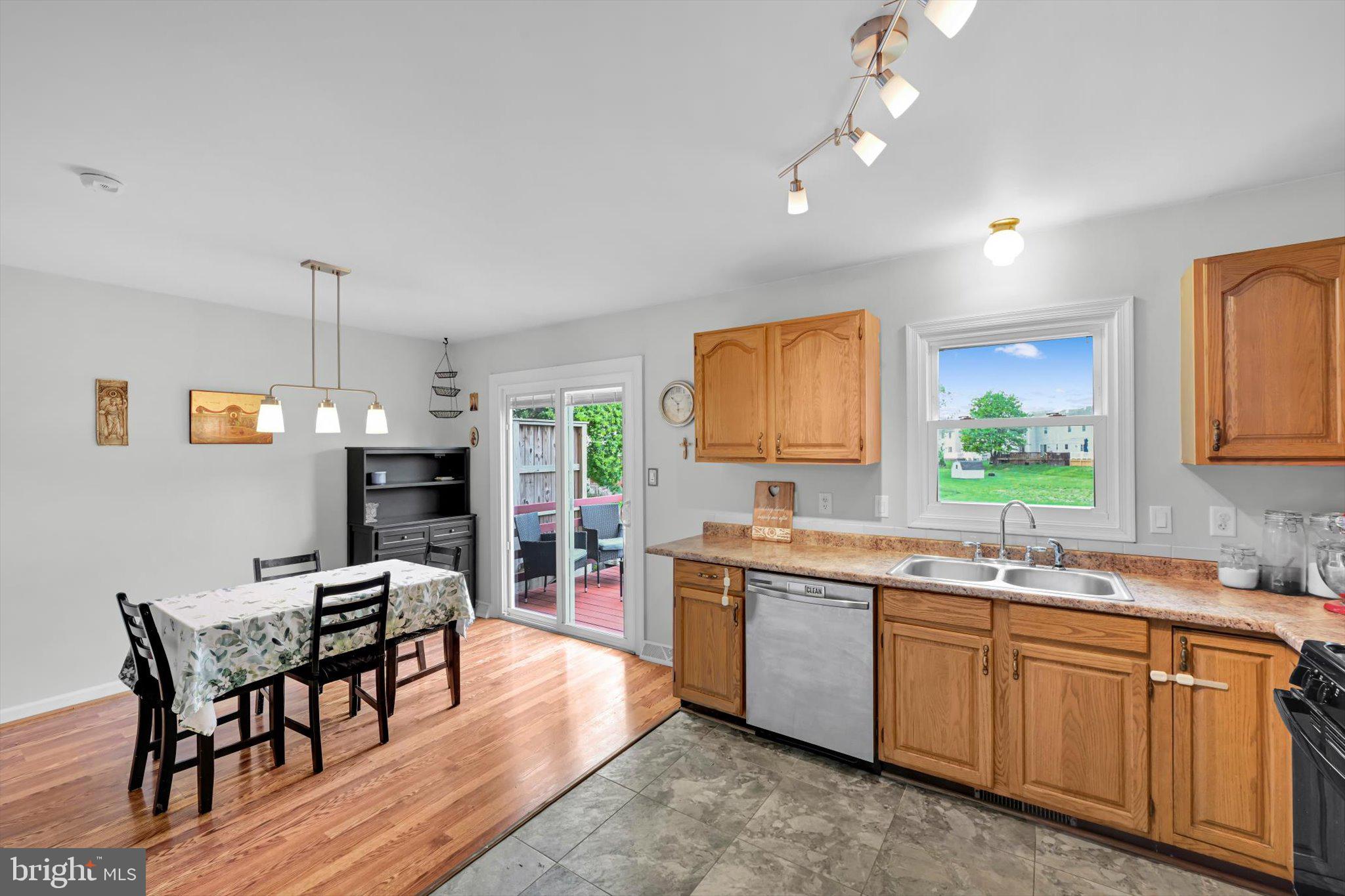61 Brookfield Road Lititz, PA 17543 - Photo 9 of 32 Dining Area