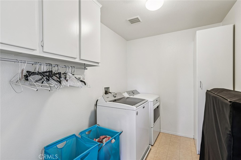 17550 Buttonwood Lane Carson, CA 90746 - Photo 16 of 43 a utility room with dryer and washer