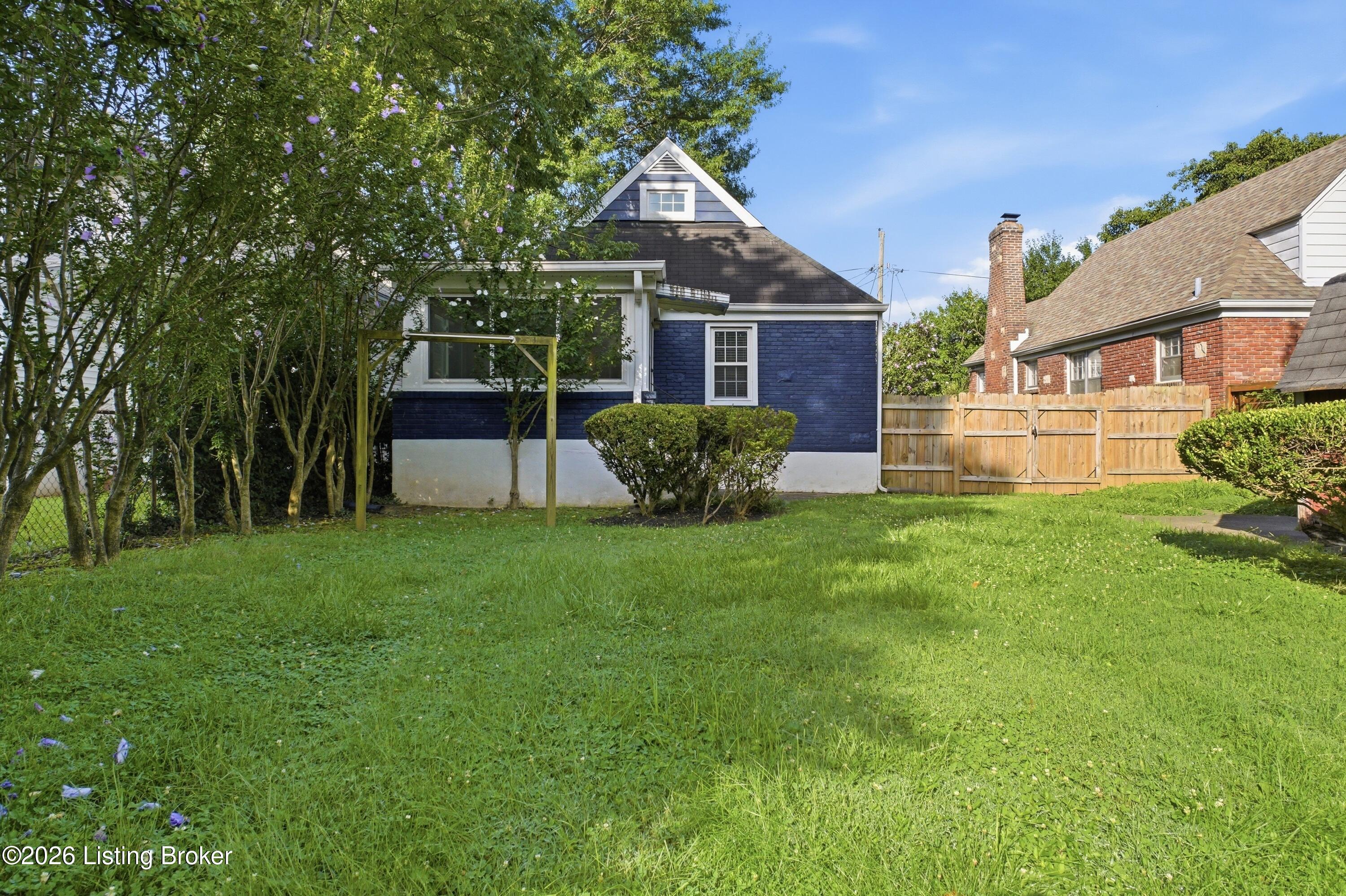 313 Iola Road Louisville, KY 40207 - Photo 29 of 32 313iola_louisvillerealestatemedia_134