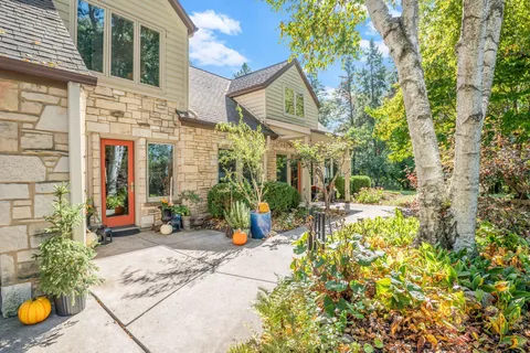 $643,000 | 11516 North Spring Avenue, Mequon, WI 53092