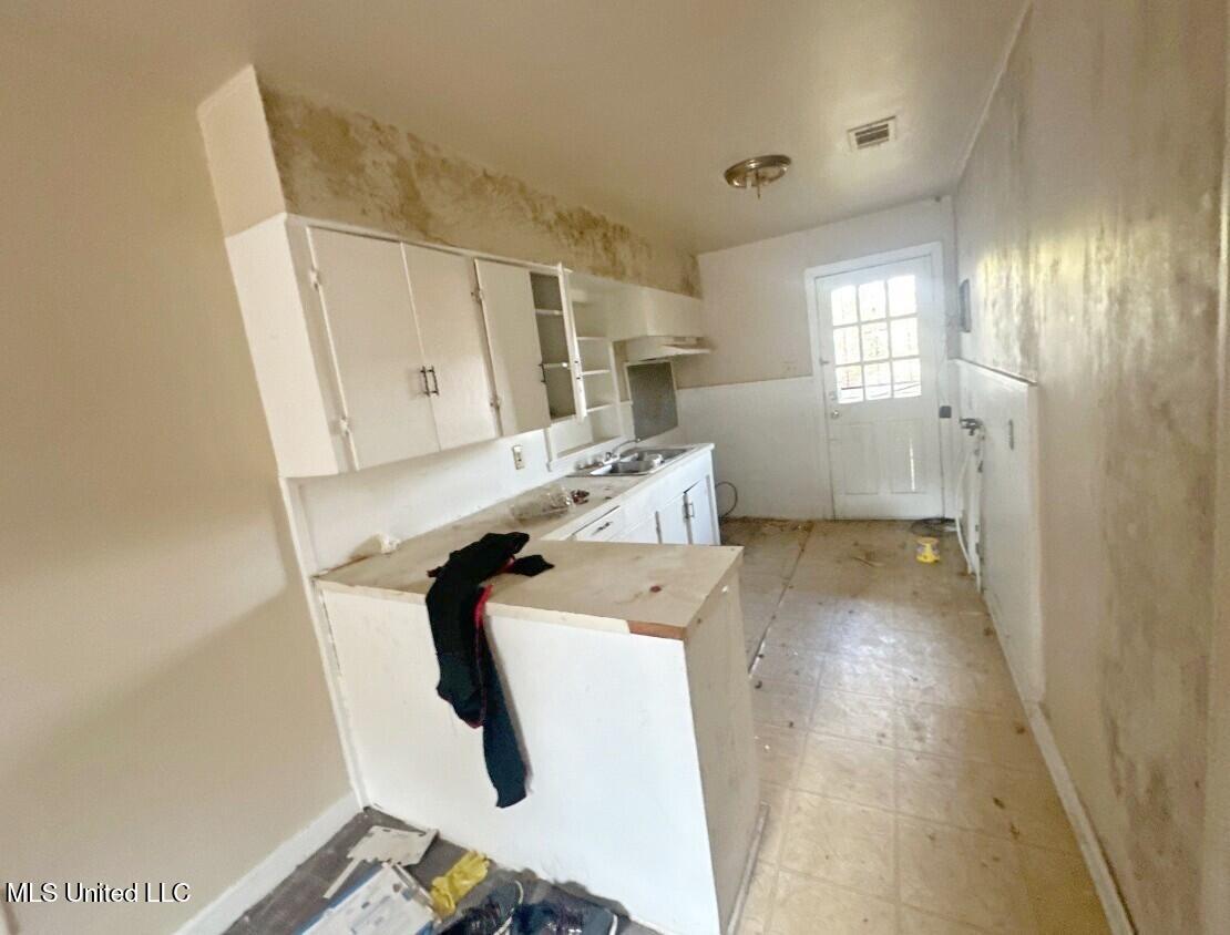 2566 McDowell Circle Jackson, MS 39204 - Photo 2 of 8 2566_3