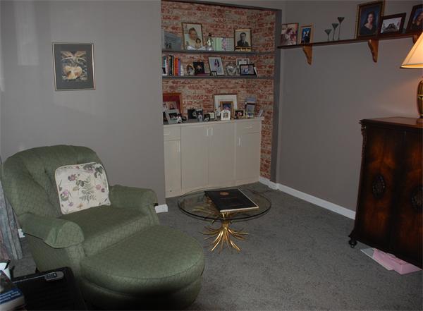11 Longley Road, Unit G1 Shirley, MA 01464 - Photo 10 of 12 a living room with furniture and a air conditioner vent