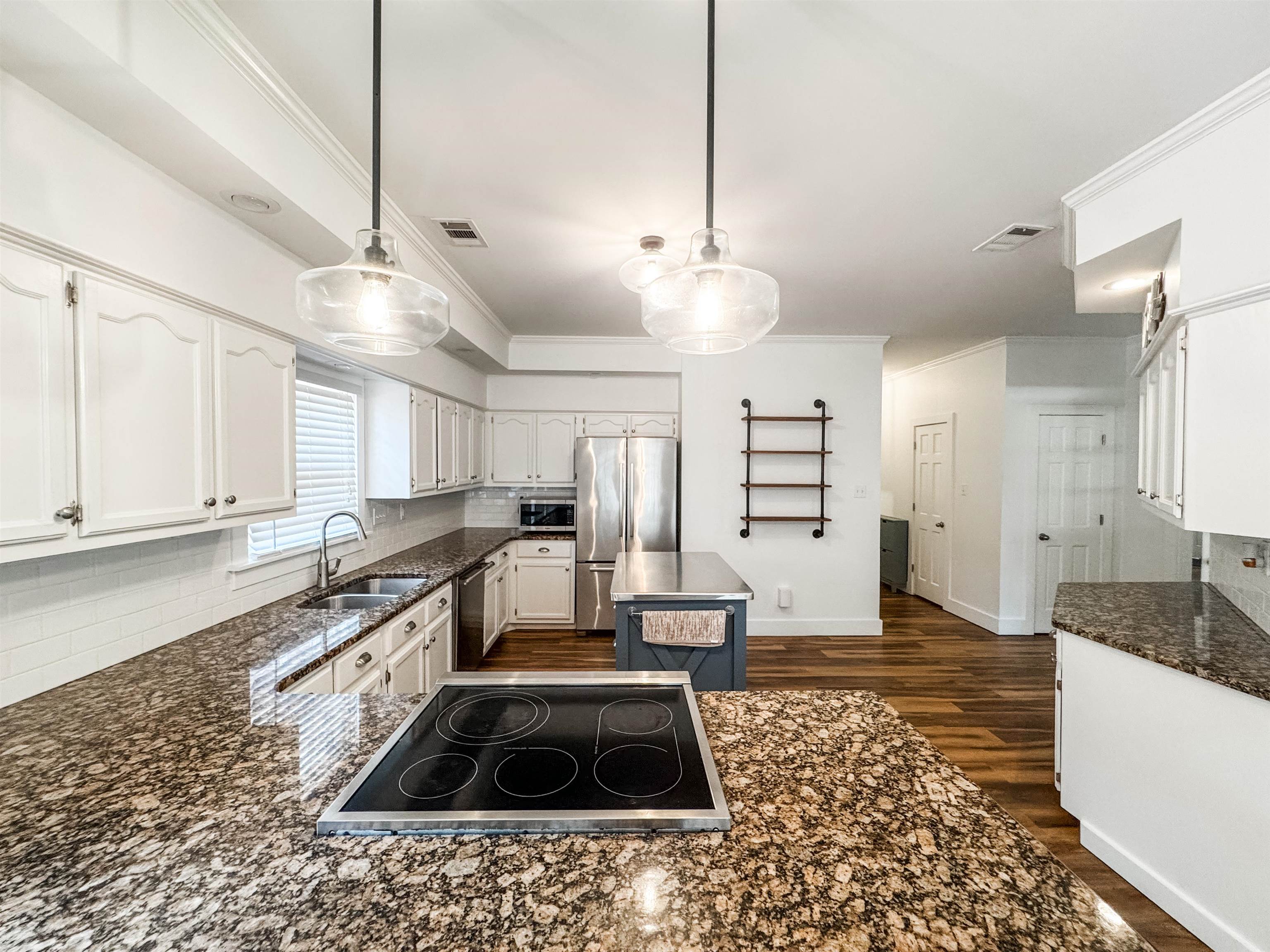 705 Cotham Drive Collierville, TN 38017 - Photo 11 of 22 a kitchen that has a lot of cabinets in it and appliances