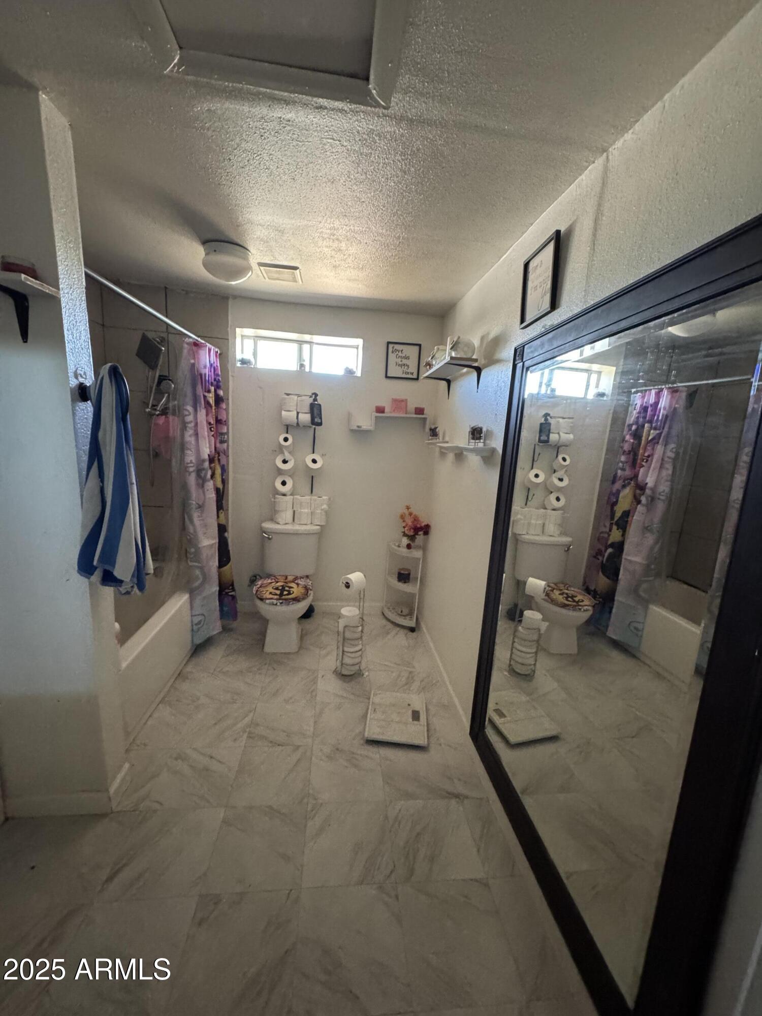 2425 West Papago Street Phoenix, AZ 85009 - Photo 13 of 16 a view of a room with gym equipment