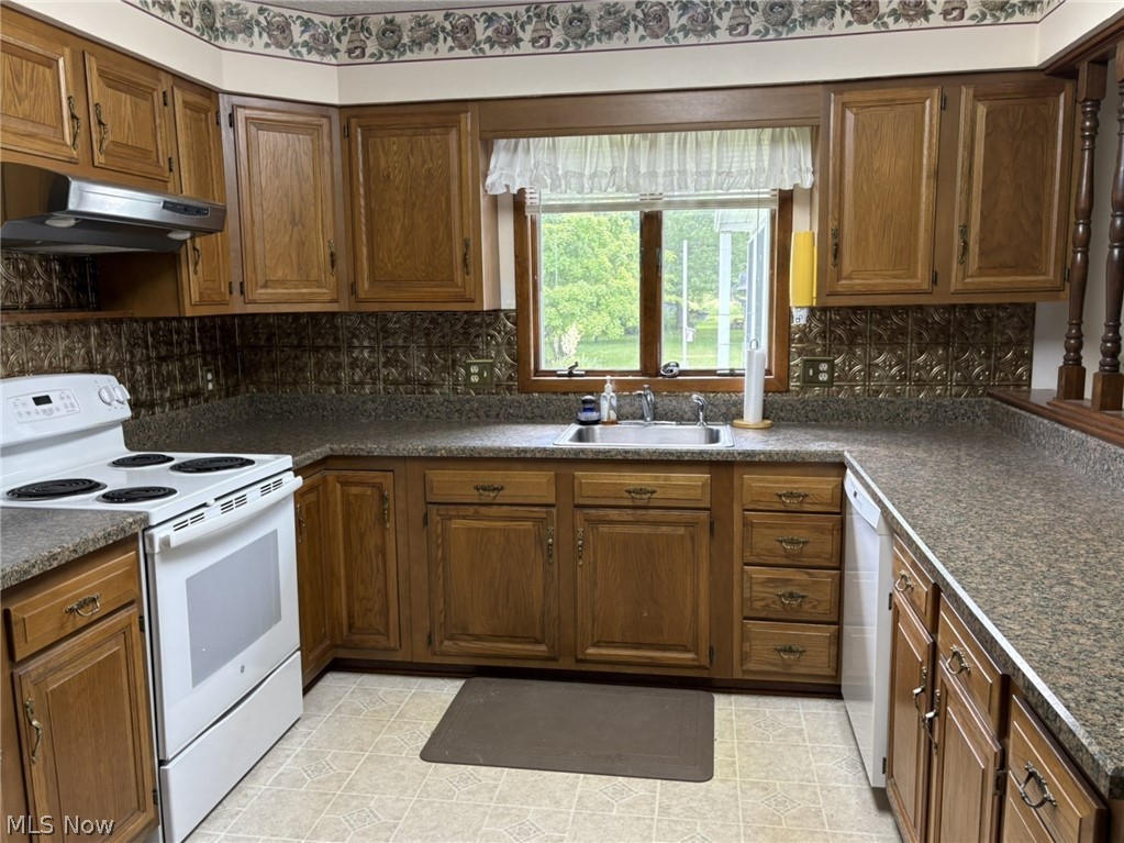 6308 Coen Road Vermilion, OH 44089 - Photo 9 of 40 lots of cabinets