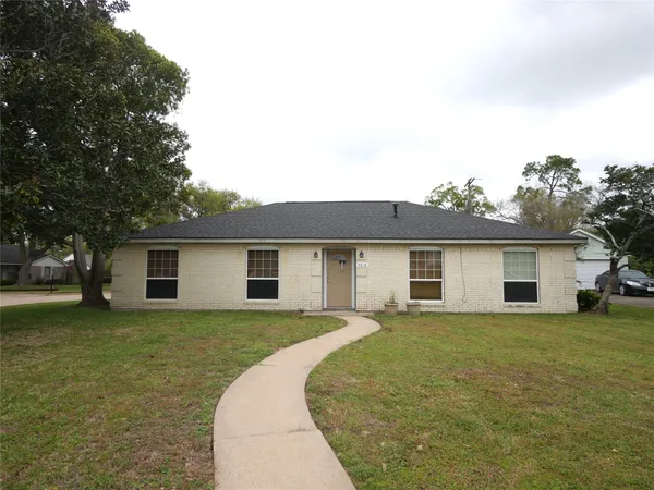 $259,000 | 5018 Ash Court, Dickinson, TX 77539