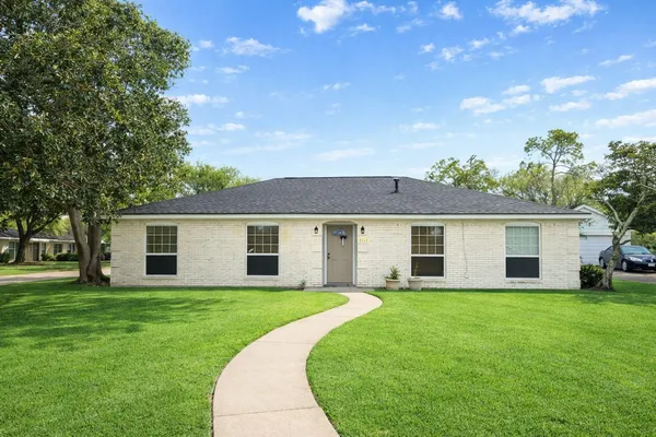 $259,000 | 5018 Ash Court, Dickinson, TX 77539