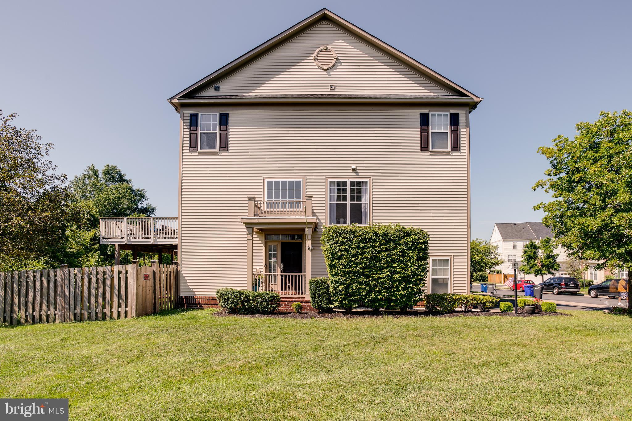 9177 Ribbon Falls Loop Bristow, VA 20136 - Photo 46 of 52 Side entry view