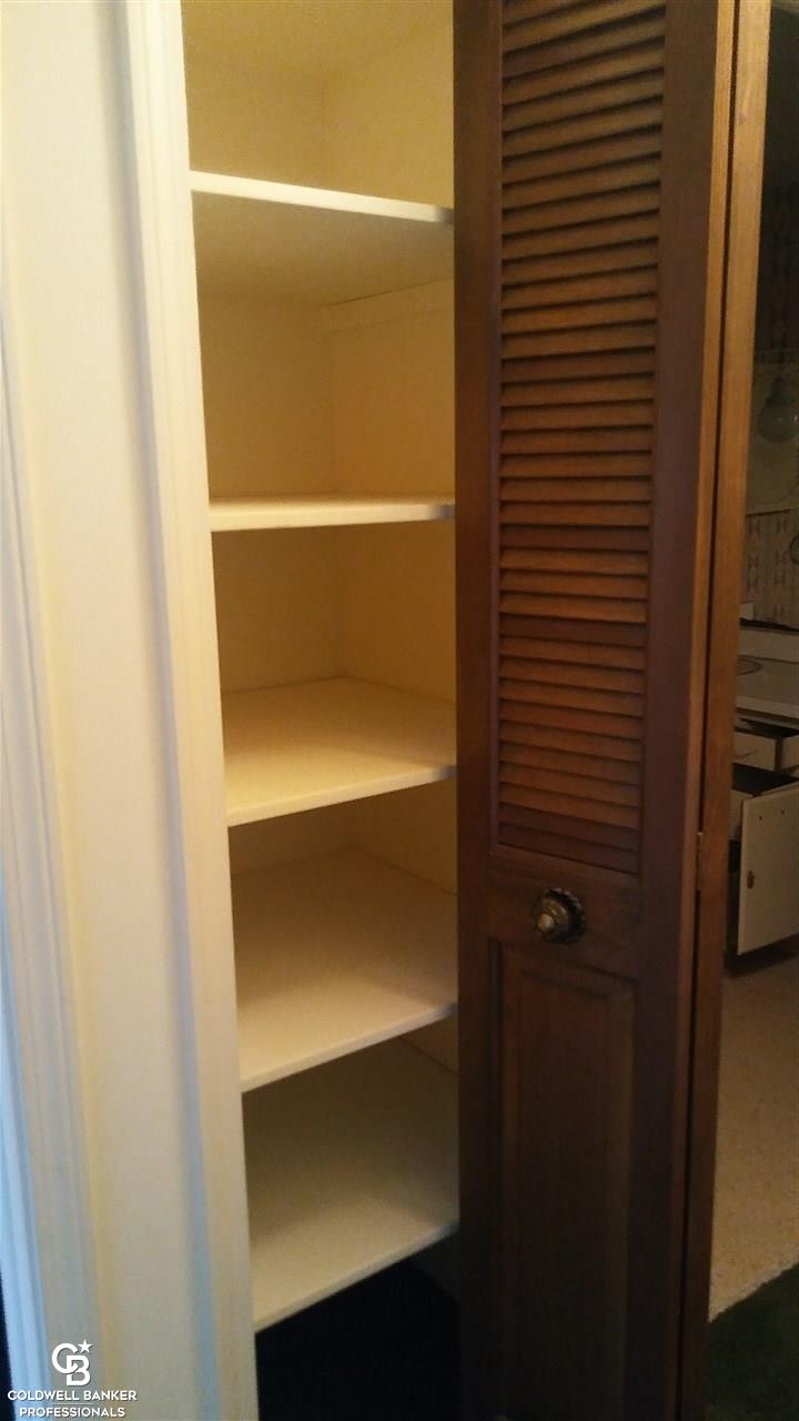 6492 North Oak Road Davison, MI 48423 - Photo 42 of 61 2nd Level Linen Closet