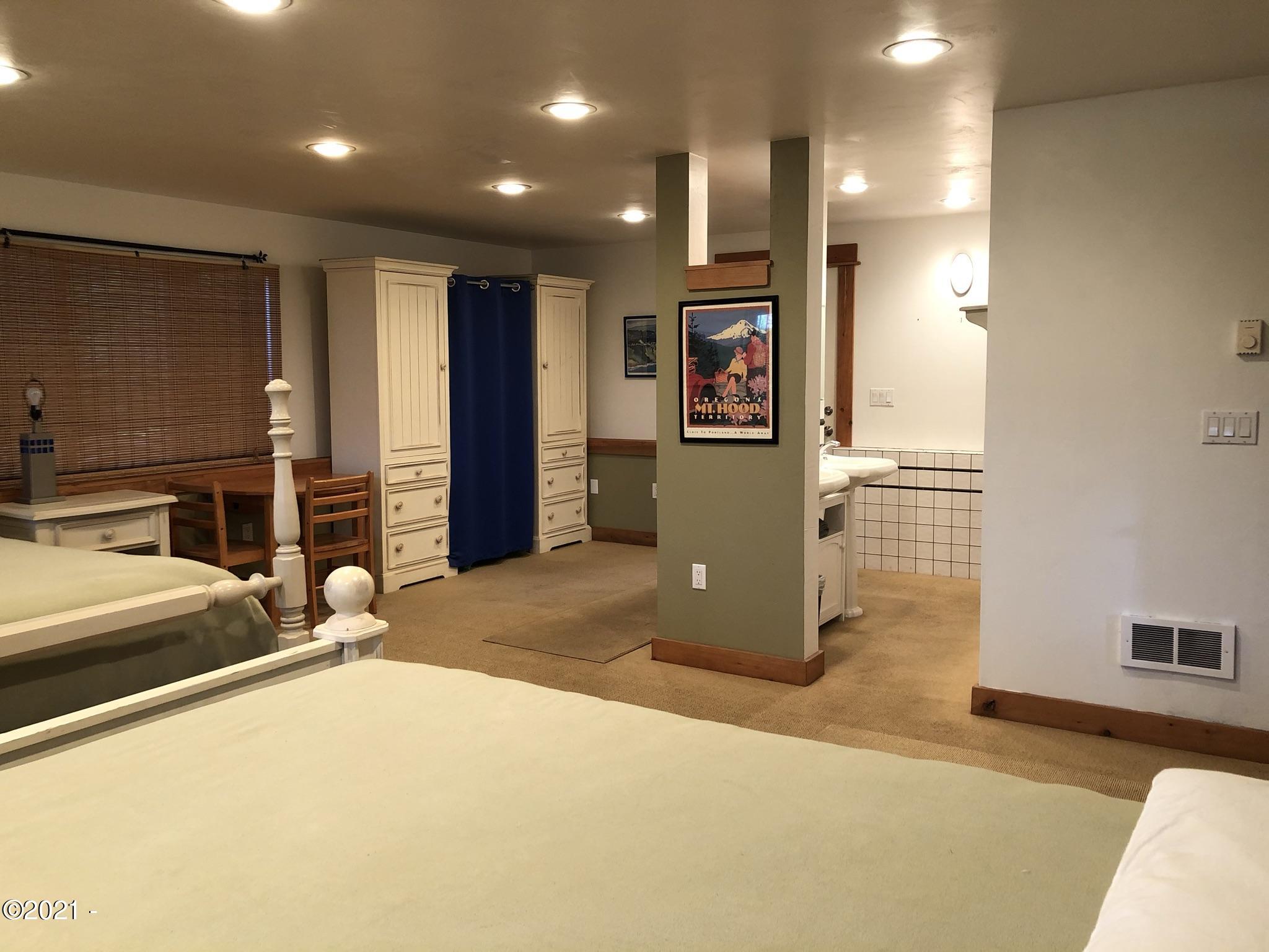 17 Shell Street Yachats, OR 97498 - Photo 44 of 63 Bedroom 3 (suite)