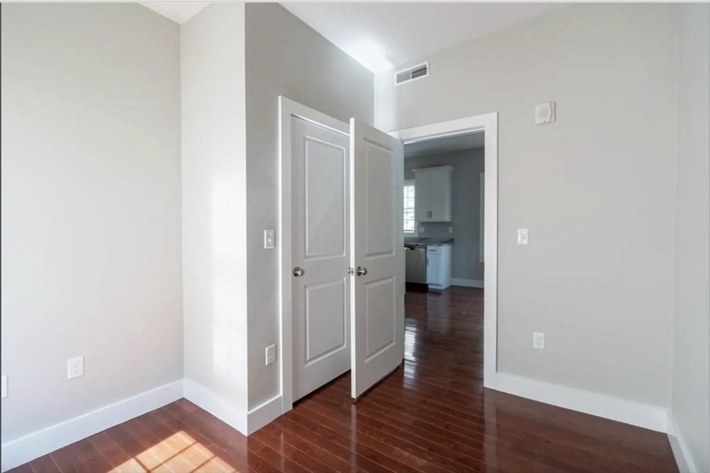 33 Covington Street, Unit 2 Boston, MA 02127 - Photo 3 of 9