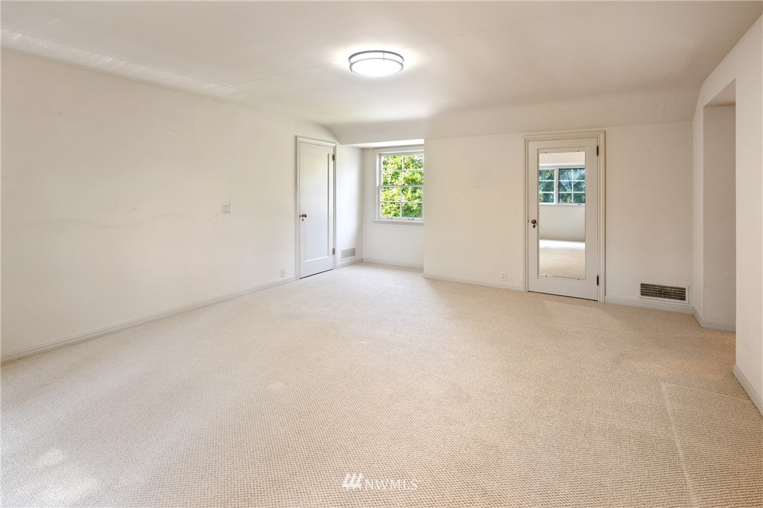 5527 Northeast Windermere Road Seattle, WA 98105 - Photo 14 of 34 an empty room with windows