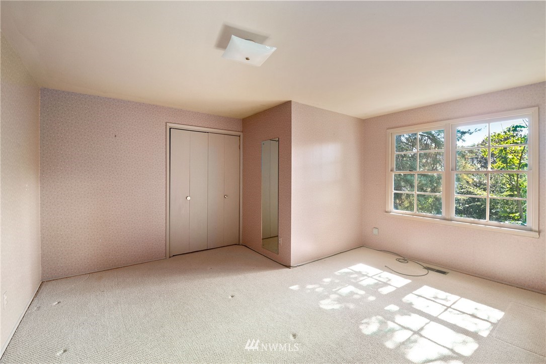 5527 Northeast Windermere Road Seattle, WA 98105 - Photo 22 of 34 a view of an empty room with a window