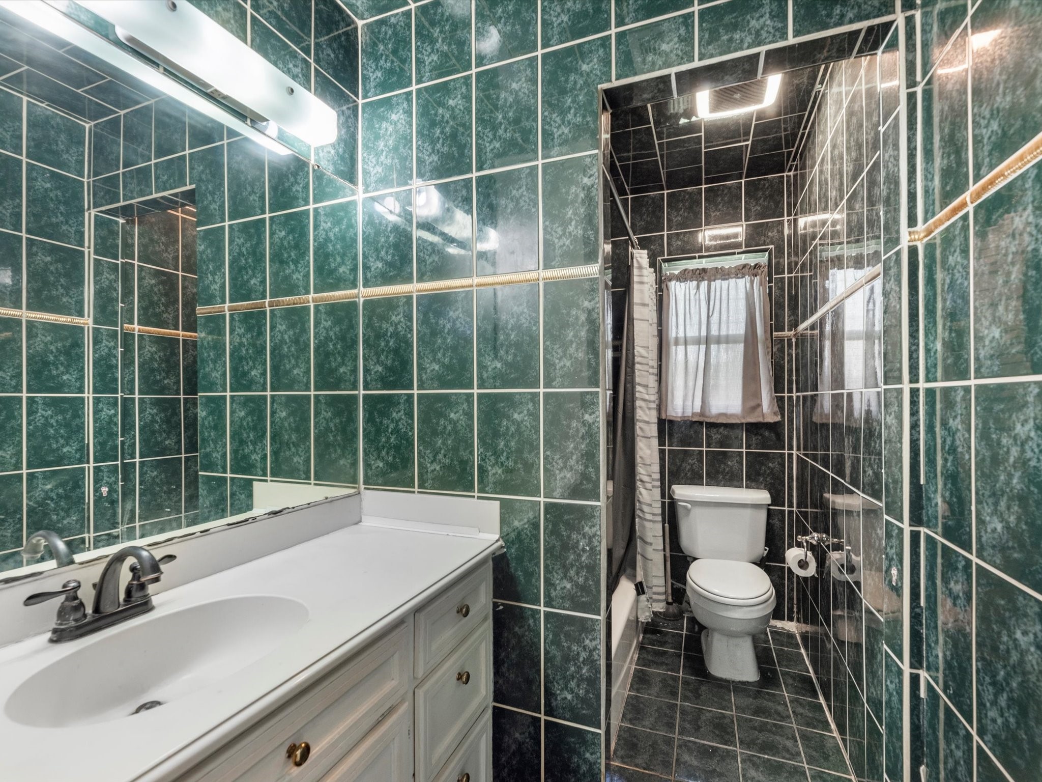 10319 Dunvegan Way Houston, TX 77013 - Photo 15 of 18