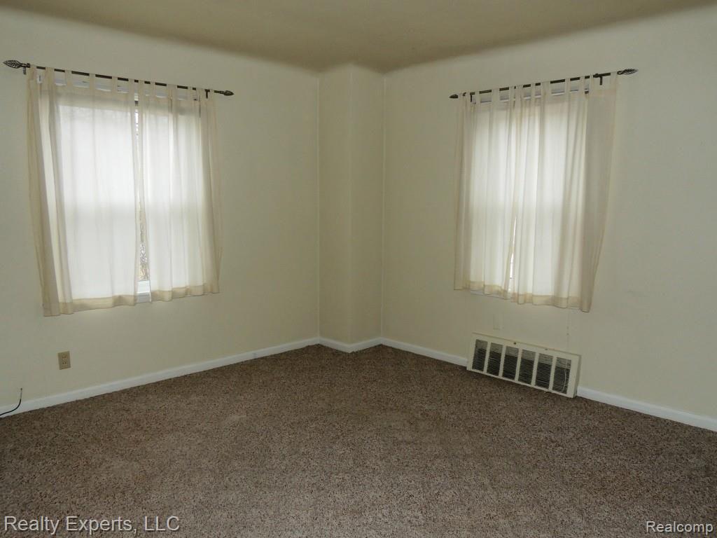 FAMILY ROOM VIEW 2