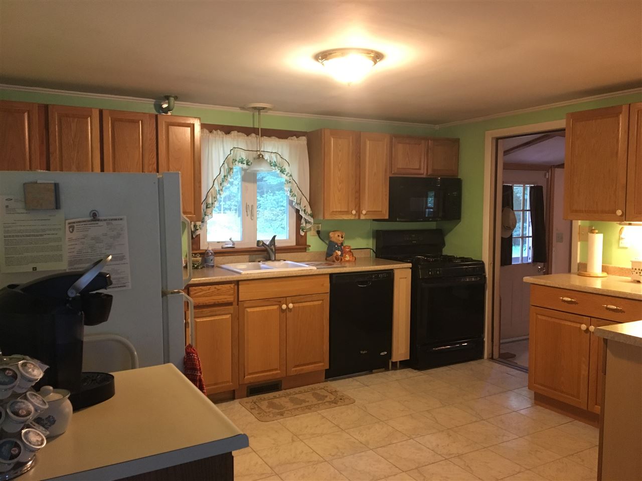 262 Hampstead Road Derry, NH 03038 - Photo 7 of 22