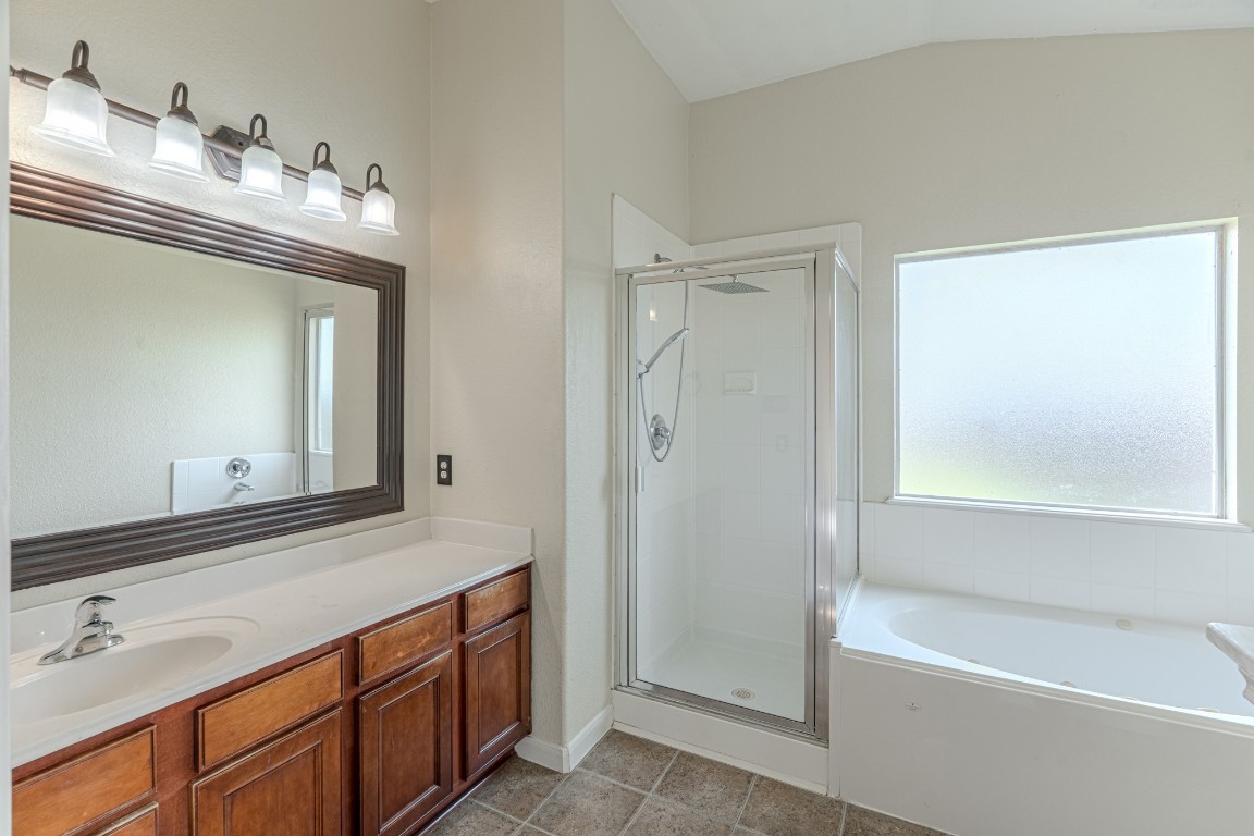 6526 Bella Noche Drive Spring, TX 77379 - Photo 29 of 46 a bathroom with a bathtub sink and mirror