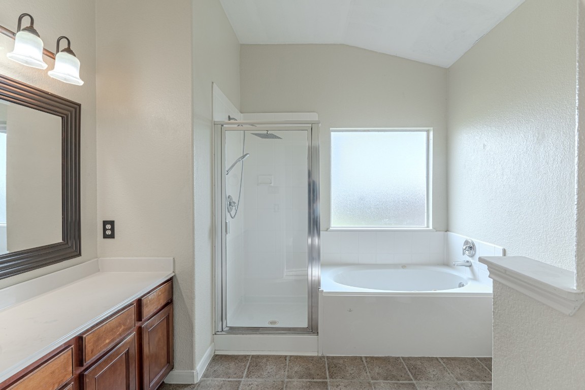 6526 Bella Noche Drive Spring, TX 77379 - Photo 30 of 46 a bathroom with a bathtub and a sink