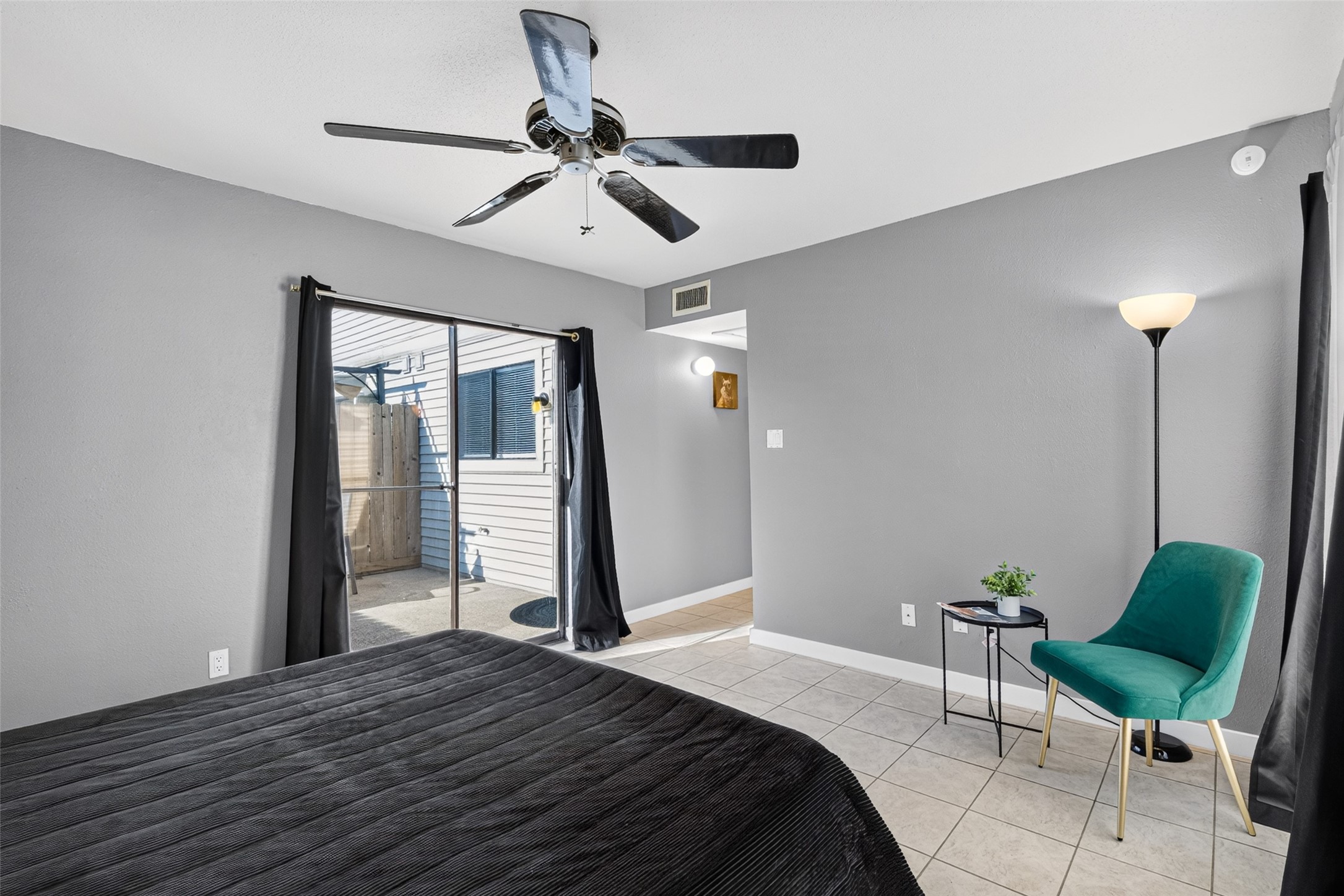 6401 Deihl Road, Unit 301 Houston, TX 77092 - Photo 11 of 31 Main bedroom access to back patio.