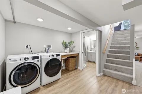 a view of entryway with washer and dryer