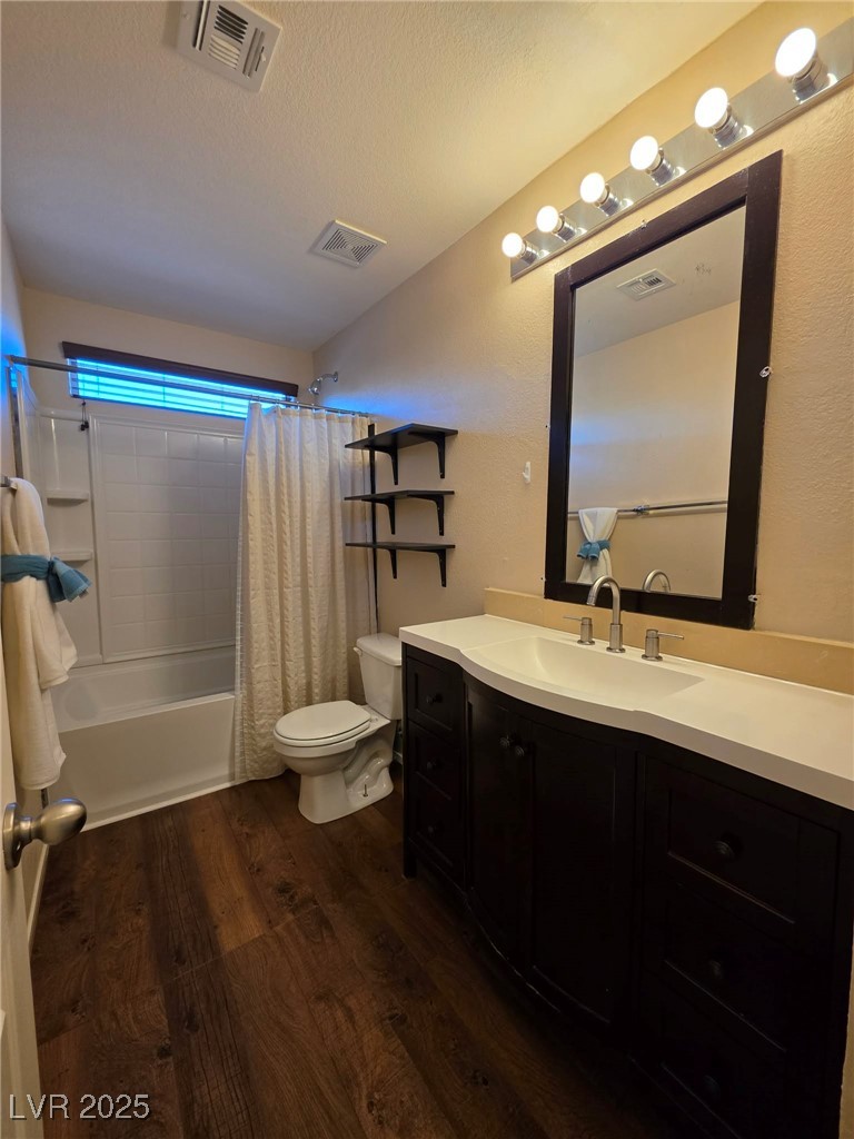 987 Wembly Hills Place Henderson, NV 89011 - Photo 27 of 44 Full Bath 2nd floor with upgraded sink and cabinet